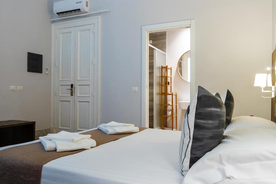 Re Vittorio De Luxe Bed & Breakfast Месина Екстериор снимка